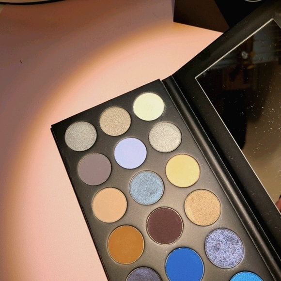 Morphe Artistry Palette 18A Blue Ya Away  Palette - Picture 7 of 11
